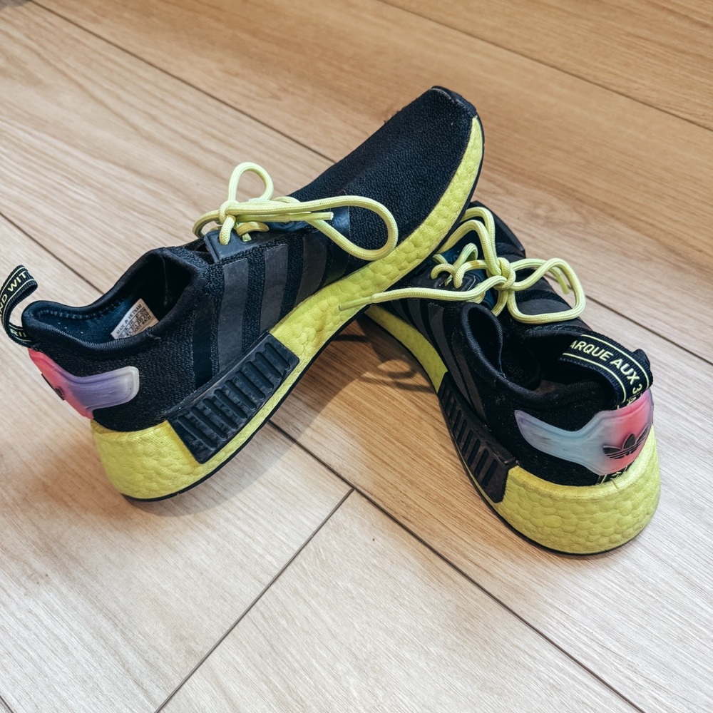 Adidas shoes size youth 5/ women’s 6.5